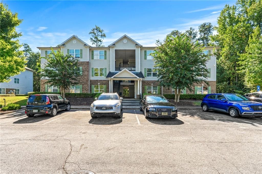 3 bedroom, 2 bathroom, 1,292 sq ft condominium for rent at 9202 Fairington Ridge Circle, Lithonia, GA 30038 for $1,375 a month