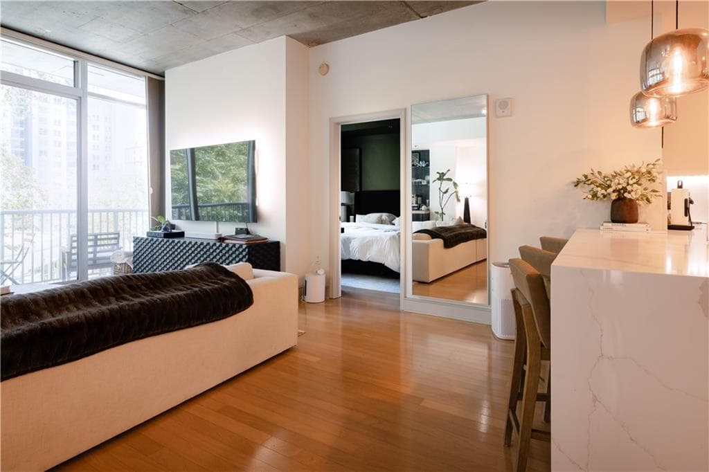 2 bedroom, 2 bathroom, 1,196 sq ft condominium for sale at 950 W Peachtree Street 814, Atlanta, GA 30309 — photo 5