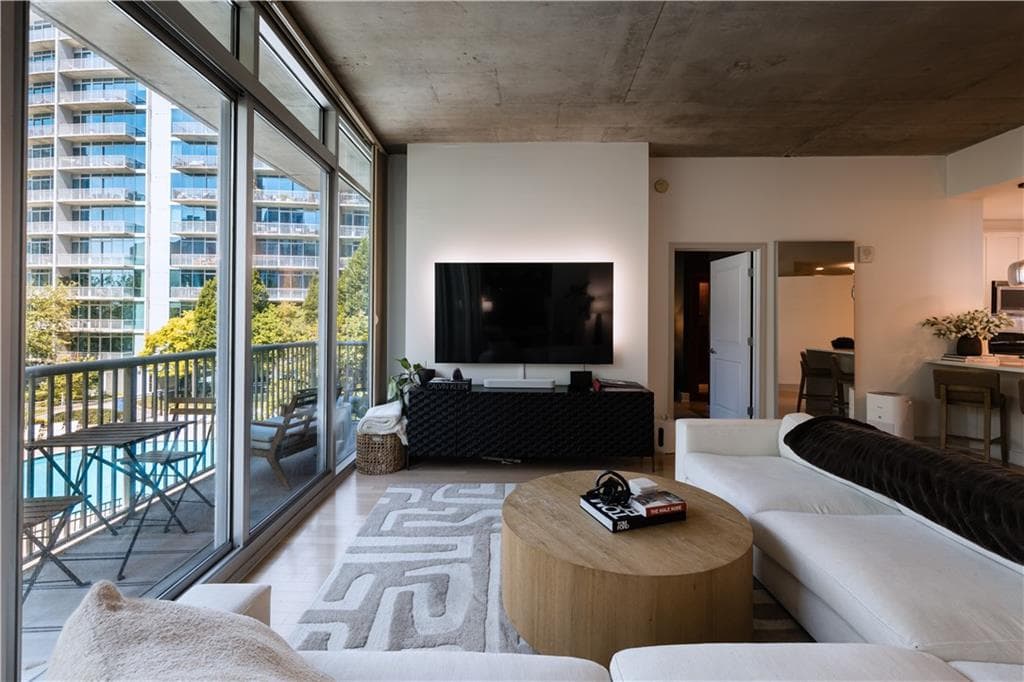 2 bedroom, 2 bathroom, 1,196 sq ft condominium for sale at 950 W Peachtree Street 814, Atlanta, GA 30309 — photo 6