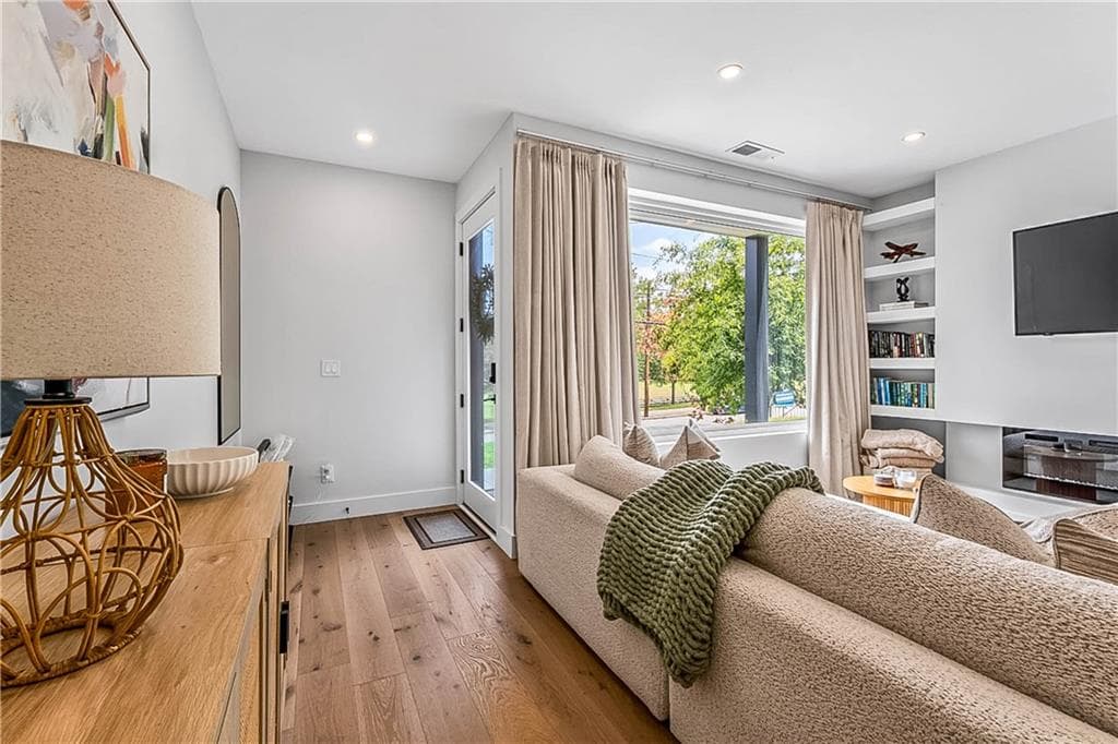 3 bedroom, 4 bathroom, 1,831 sq ft townhouse for rent at 337 Pine Street B, Atlanta, GA 30308 for $4,500 a month — photo 5
