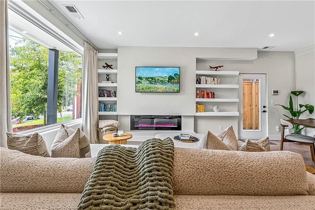 3 bedroom, 4 bathroom, 1,831 sq ft townhouse for rent at 337 Pine Street B, Atlanta, GA 30308 for $4,500 a month — photo 6