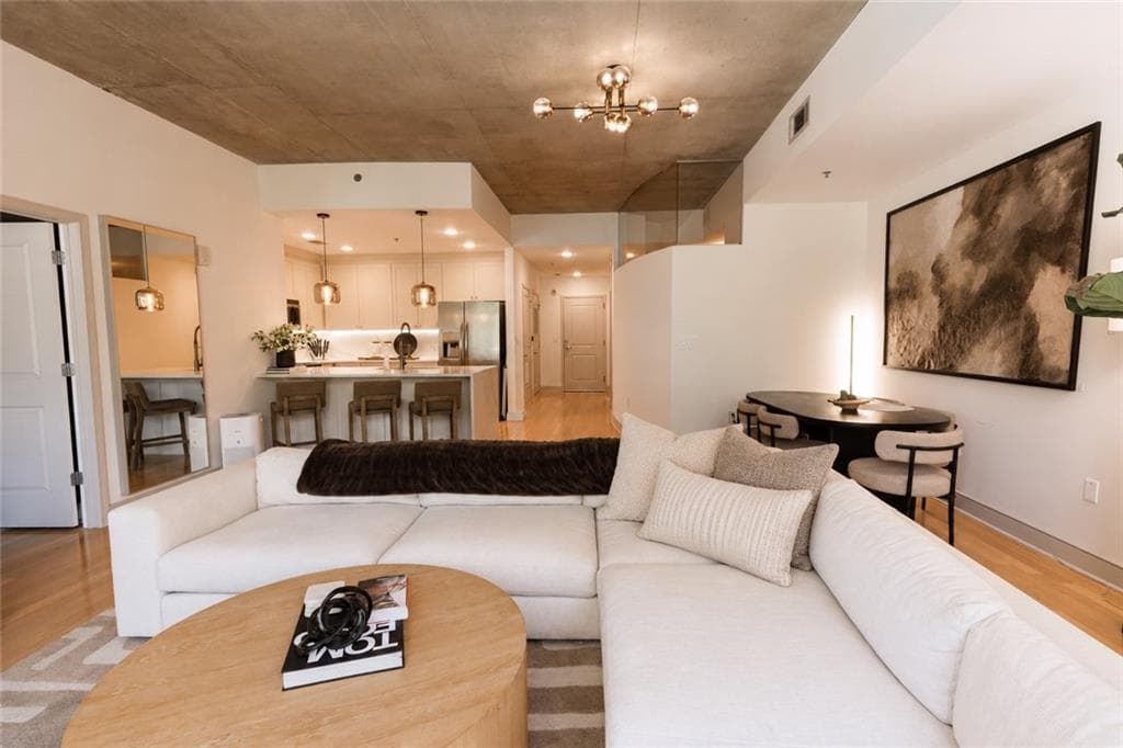 2 bedroom, 2 bathroom, 1,196 sq ft condominium for sale at 950 W Peachtree Street 814, Atlanta, GA 30309