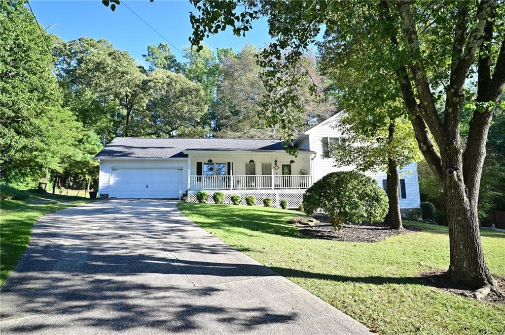 4 bedroom, 2 bathroom, 1,976 sq ft single family residence for sale at 307 Rockland Way, Lawrenceville, GA 30046 — photo 2