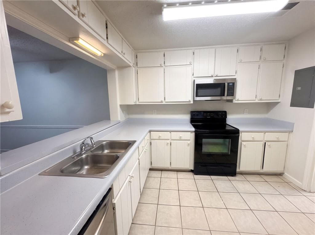 3 bedroom, 3 bathroom, 1,536 sq ft townhouse for sale at 5997 Wintergreen Road, Norcross, GA 30093 — photo 2