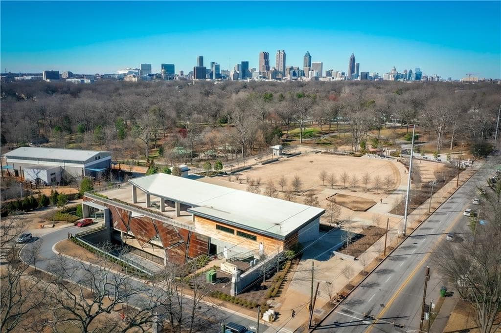 5 bedroom, 4 bathroom, 2,514 sq ft single family residence for sale at 1073 Benteen Avenue, Atlanta, GA 30312 — photo 7