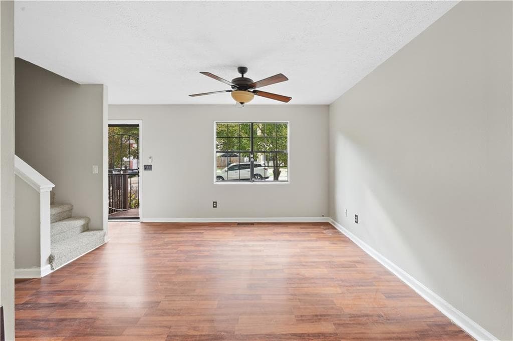 2 bedroom, 3 bathroom, 1,255 sq ft townhouse for sale at 6977 Flagstone Drive, Austell, GA 30168 — photo 3