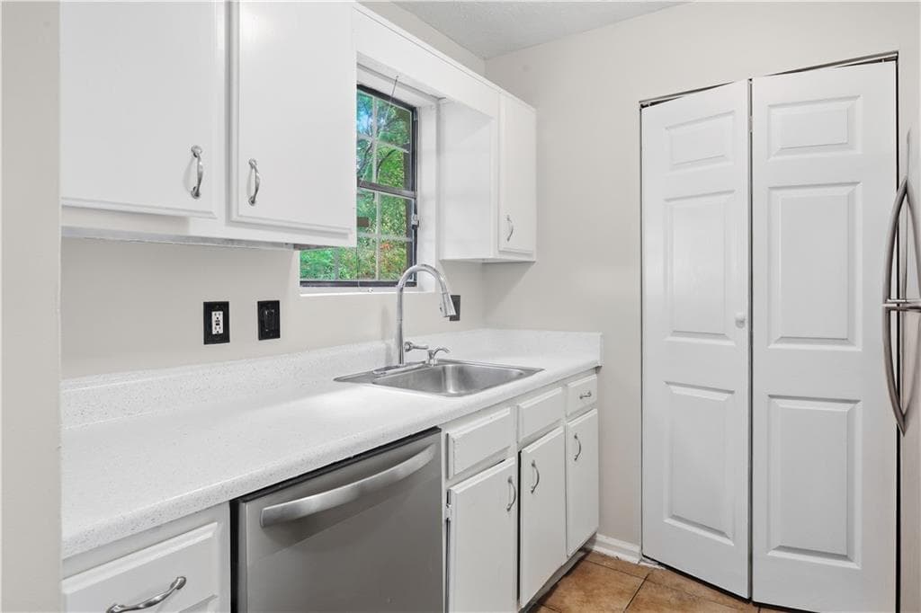 2 bedroom, 3 bathroom, 1,255 sq ft townhouse for sale at 6977 Flagstone Drive, Austell, GA 30168 — photo 10
