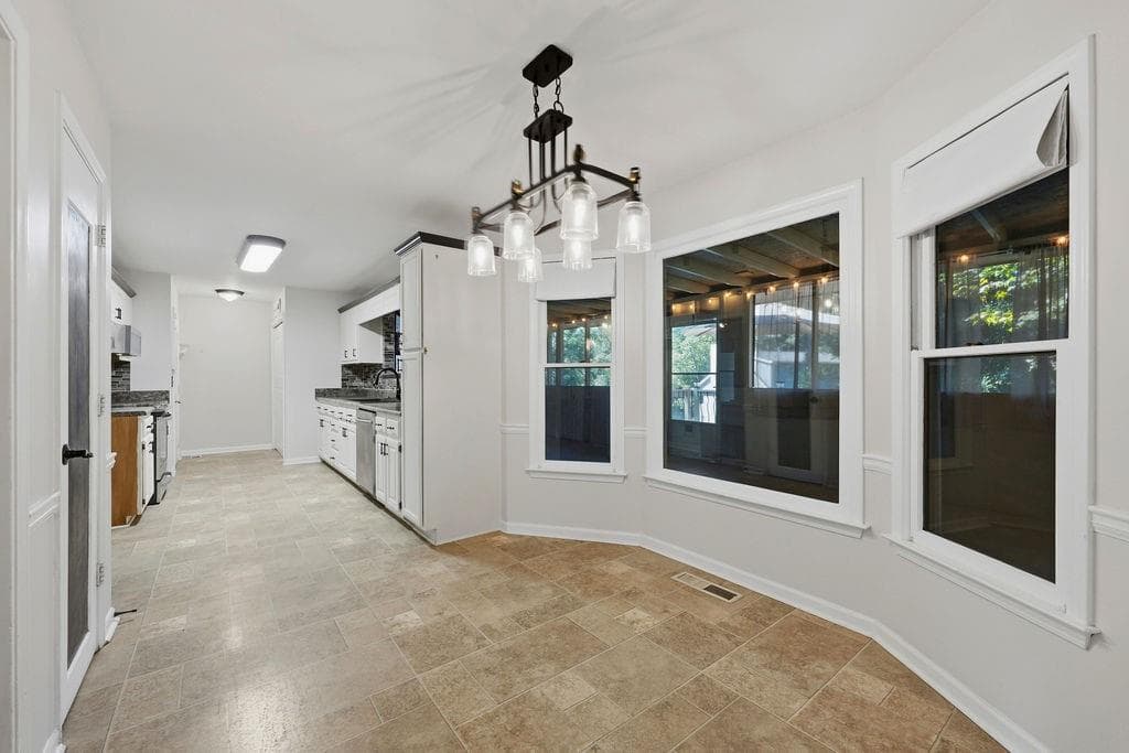3 bedroom, 3 bathroom, 1,924 sq ft single family residence for sale at 18 Heather Lane, Villa Rica, GA 30180 — photo 9