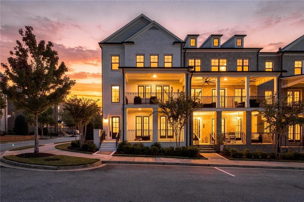 4 bedroom, 4 bathroom, 2,632 sq ft townhouse for sale at 112 Harlow Circle, Roswell, GA 30076 — photo 2