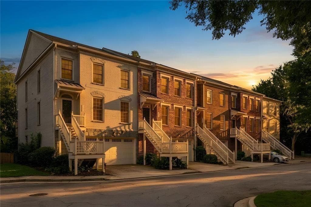 4 bedroom, 4 bathroom, 2,893 sq ft townhouse for sale at 2671 Colgan Court, Atlanta, GA 30317 — photo 3