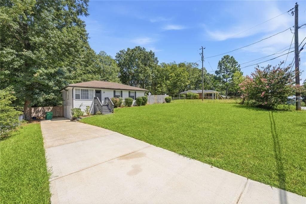 3 bedroom, 2 bathroom, 1,806 sq ft single family residence for sale at 2818 Meadowview Drive, Atlanta, GA 30316 — photo 2