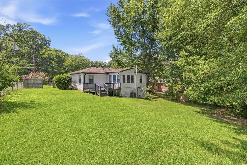 3 bedroom, 2 bathroom, 1,806 sq ft single family residence for sale at 2818 Meadowview Drive, Atlanta, GA 30316 — photo 3