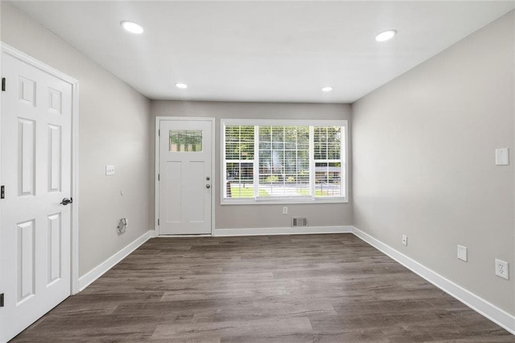 3 bedroom, 2 bathroom, 1,806 sq ft single family residence for sale at 2818 Meadowview Drive, Atlanta, GA 30316 — photo 5
