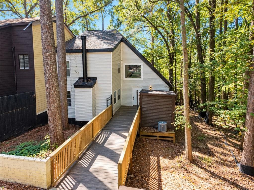 5 bedroom, 3 bathroom, 2,223 sq ft condominium for sale at 2501 Terrace Trail, Decatur, GA 30035 — photo 2