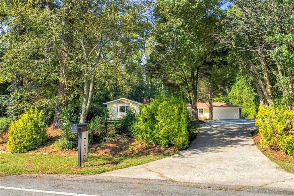 4 bedroom, 2 bathroom, 2,006 sq ft single family residence for sale at 1100 Boat Rock Road, Atlanta, GA 30331