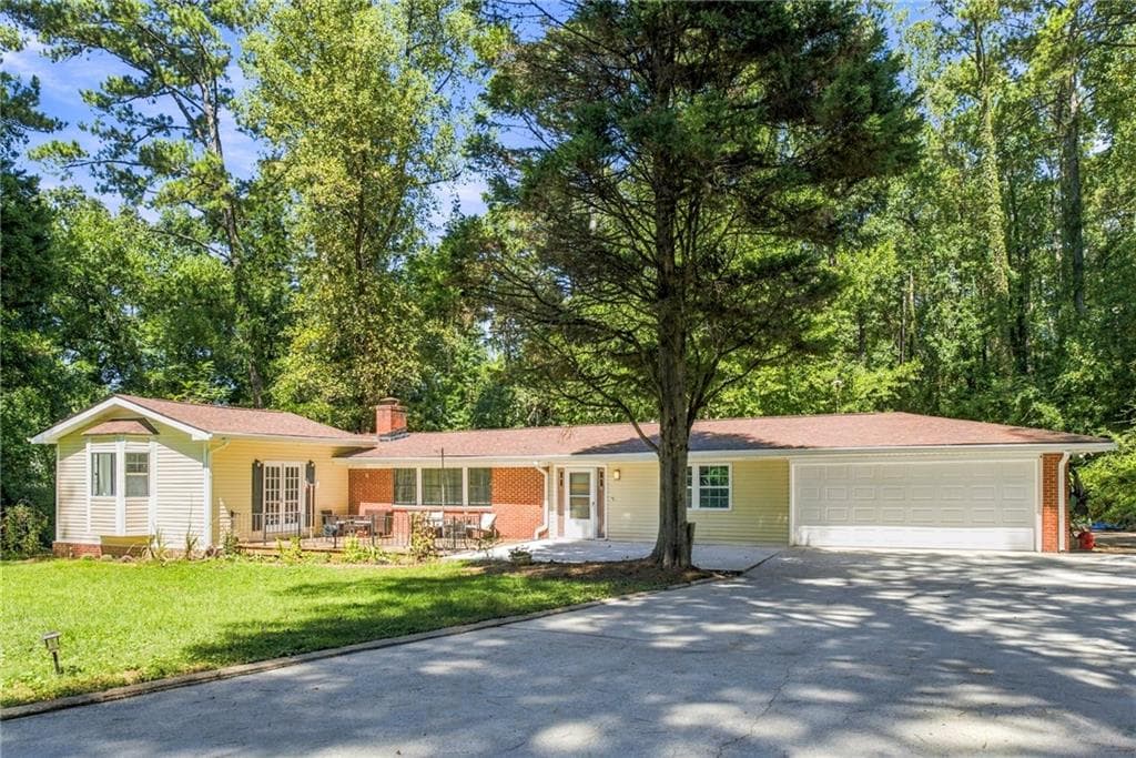 4 bedroom, 2 bathroom, 2,006 sq ft single family residence for sale at 1100 Boat Rock Road, Atlanta, GA 30331 — photo 3