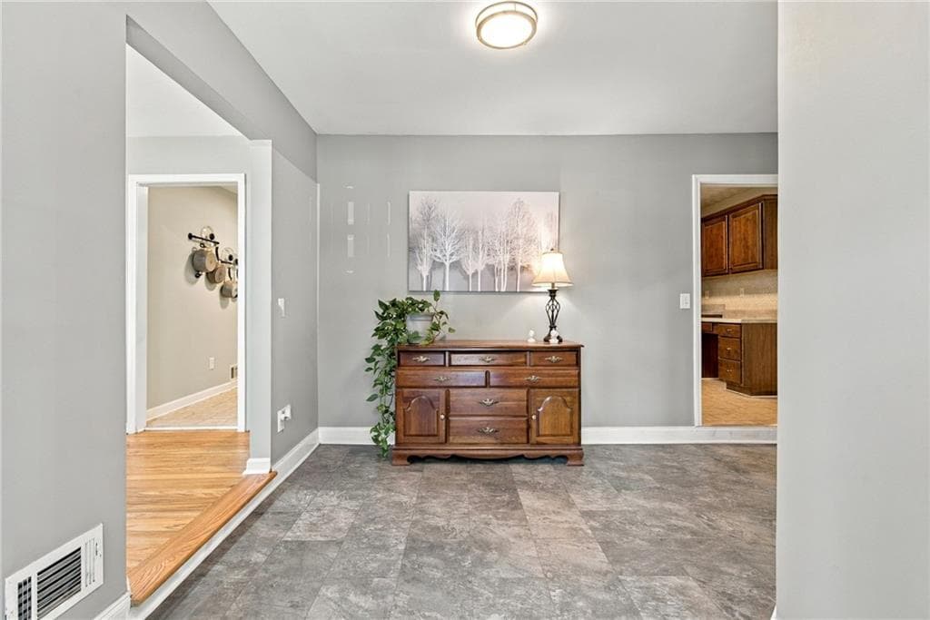 4 bedroom, 2 bathroom, 2,006 sq ft single family residence for sale at 1100 Boat Rock Road, Atlanta, GA 30331 — photo 8