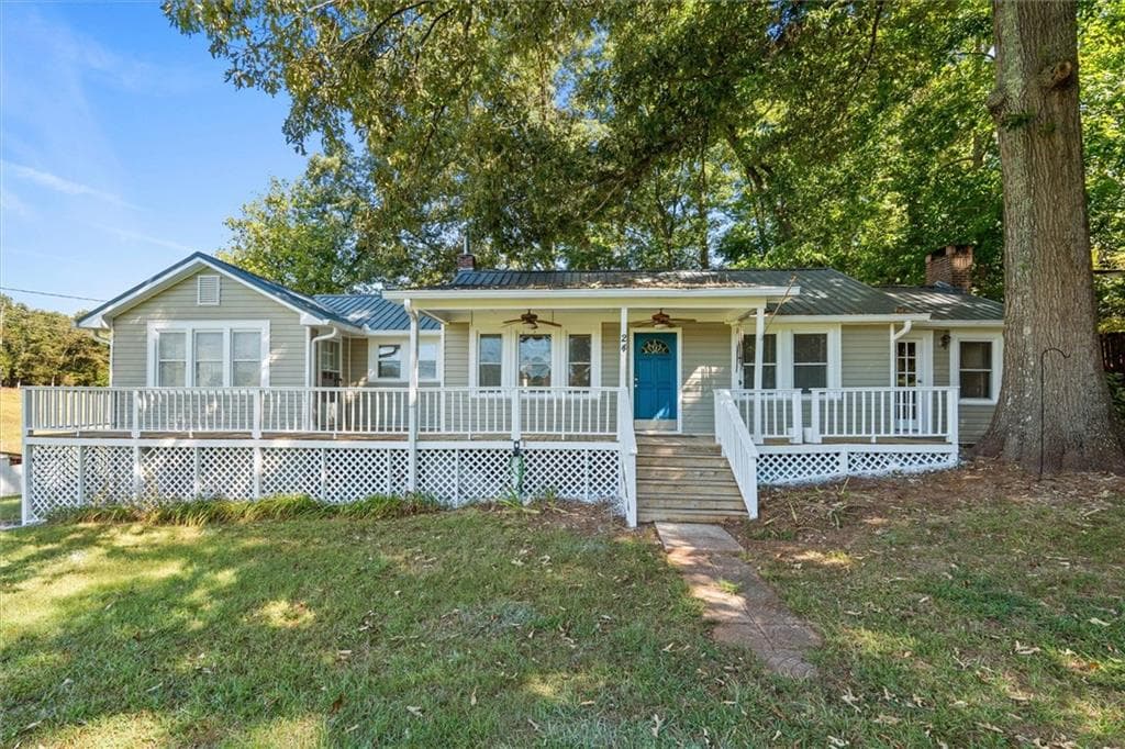 3 bedroom, 2 bathroom, 1,562 sq ft single family residence for sale at 24 Mitchell St, Carrollton, GA 30117