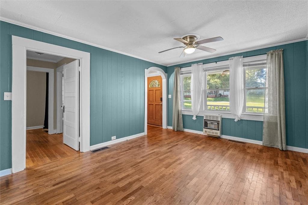 3 bedroom, 2 bathroom, 1,562 sq ft single family residence for sale at 24 Mitchell St, Carrollton, GA 30117 — photo 6