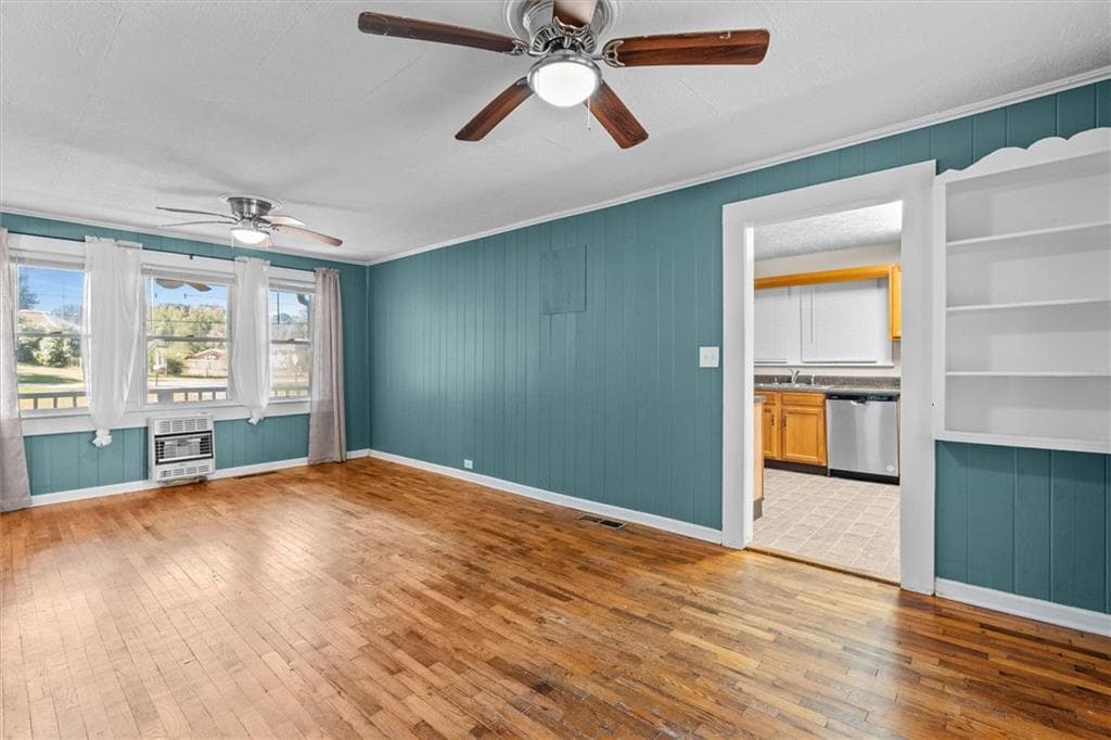3 bedroom, 2 bathroom, 1,562 sq ft single family residence for sale at 24 Mitchell St, Carrollton, GA 30117 — photo 7