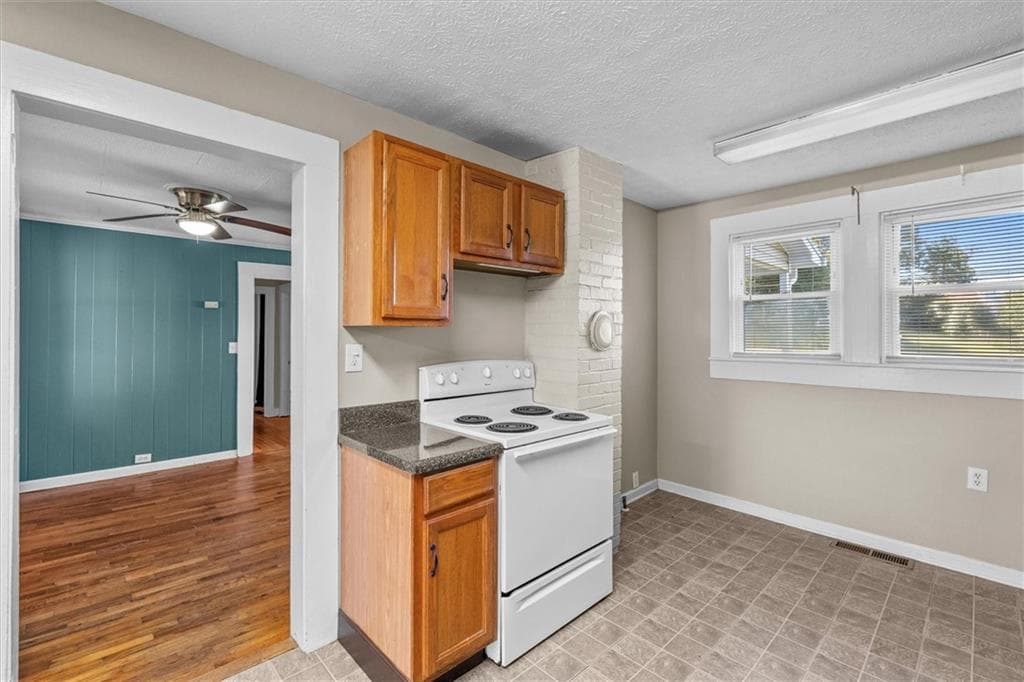 3 bedroom, 2 bathroom, 1,562 sq ft single family residence for sale at 24 Mitchell St, Carrollton, GA 30117 — photo 9