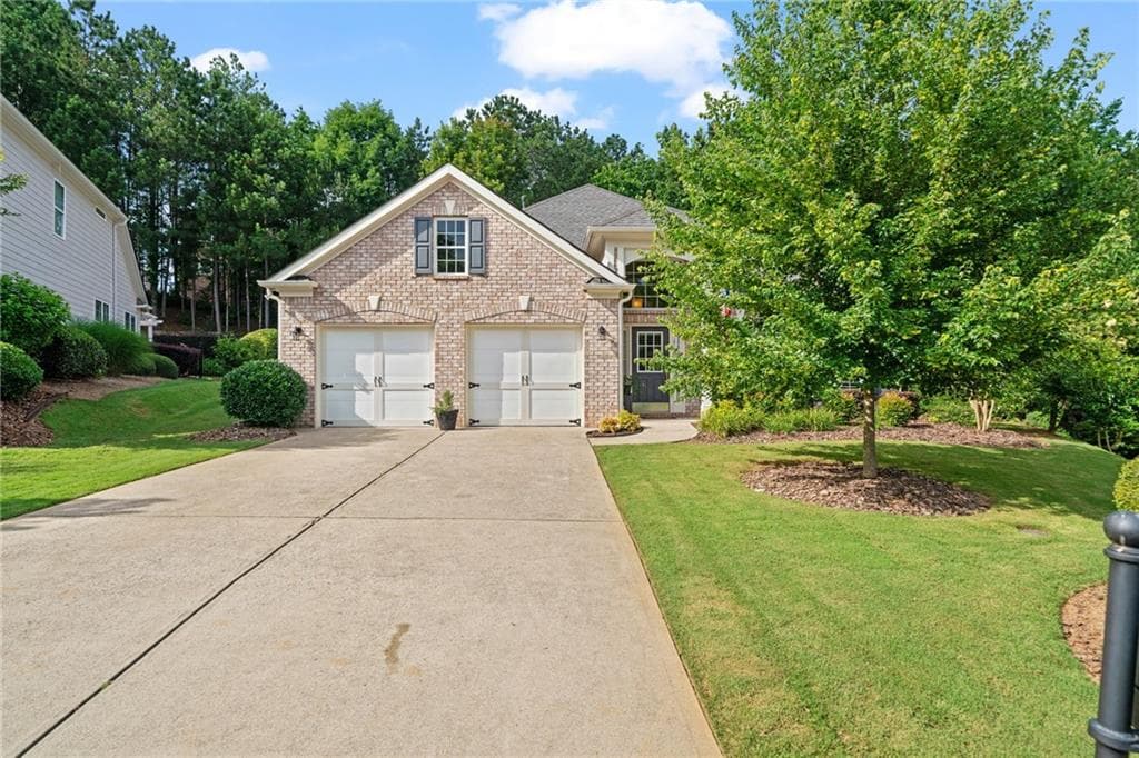 3 bedroom, 2 bathroom, 2,466 sq ft single family residence for sale at 5623 Lancashire Lane, Cumming, GA 30041 — photo 2