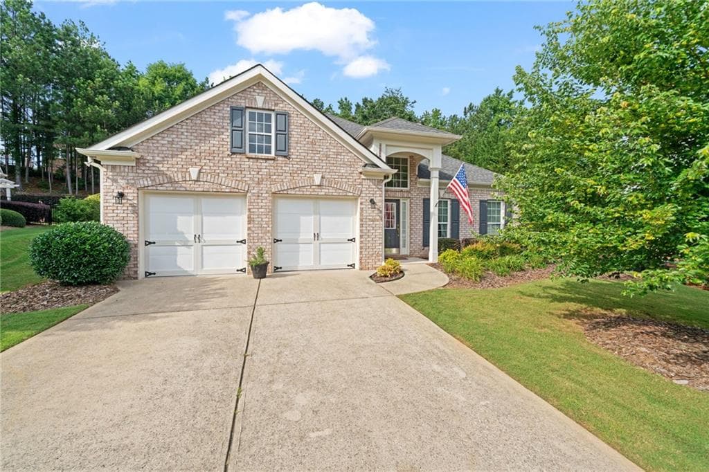 3 bedroom, 2 bathroom, 2,466 sq ft single family residence for sale at 5623 Lancashire Lane, Cumming, GA 30041 — photo 4