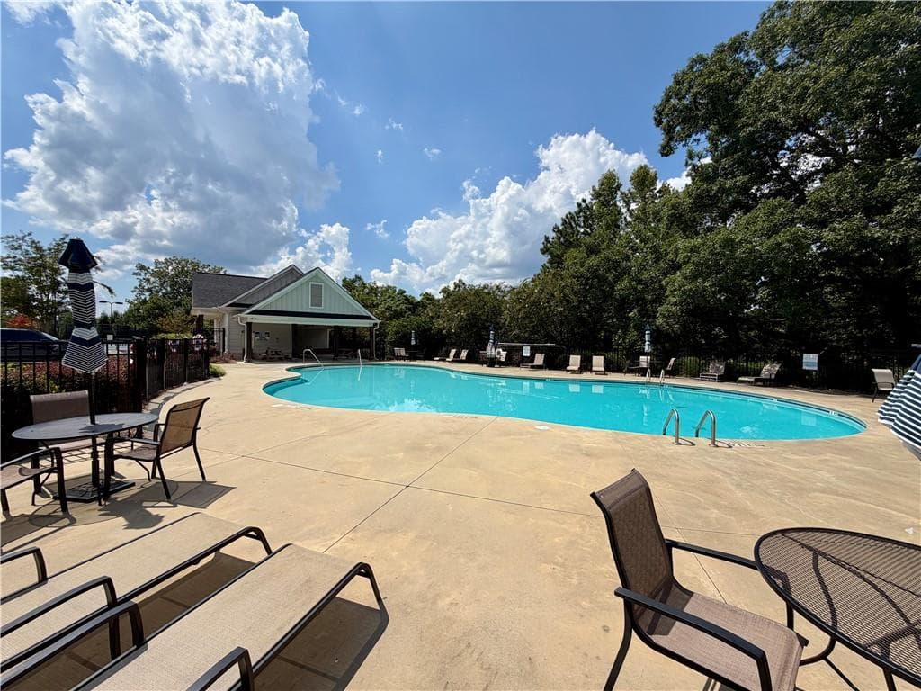 6 bedroom, 4 bathroom, 4,070 sq ft single family residence for rent at 323 Coppergate Court, Canton, GA 30115 for $3,799 a month — photo 2