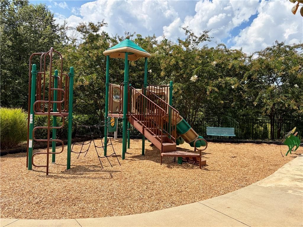 6 bedroom, 4 bathroom, 4,070 sq ft single family residence for rent at 323 Coppergate Court, Canton, GA 30115 for $3,799 a month — photo 4