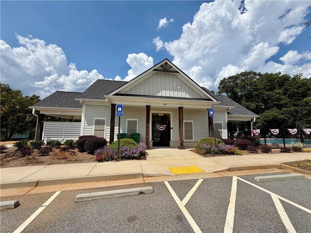 6 bedroom, 4 bathroom, 4,070 sq ft single family residence for rent at 323 Coppergate Court, Canton, GA 30115 for $3,799 a month — photo 5