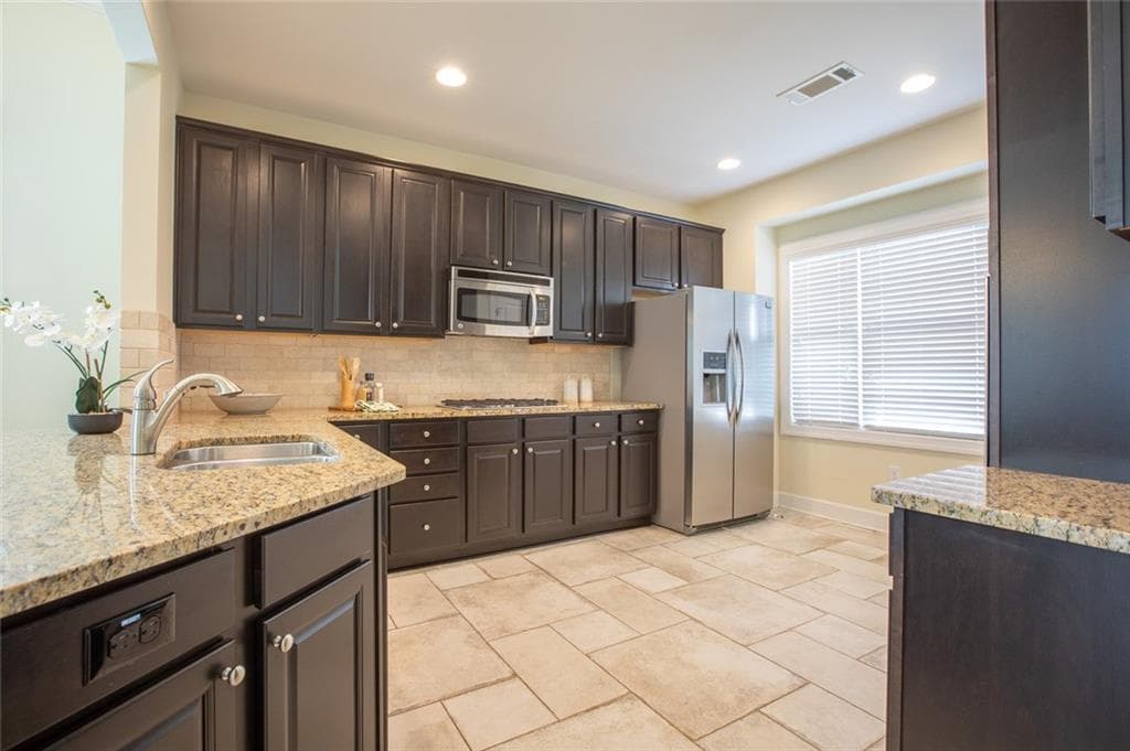 2 bedroom, 2 bathroom, 1,513 sq ft single family residence for sale at 3319 Sweet Plum Trace, Gainesville, GA 30504 — photo 2