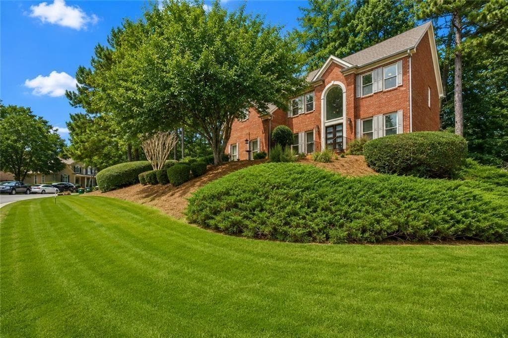 5 bedroom, 6 bathroom, 4,631 sq ft single family residence for sale at 600 Sweet Stream Trace, Johns Creek, GA 30097 — photo 2