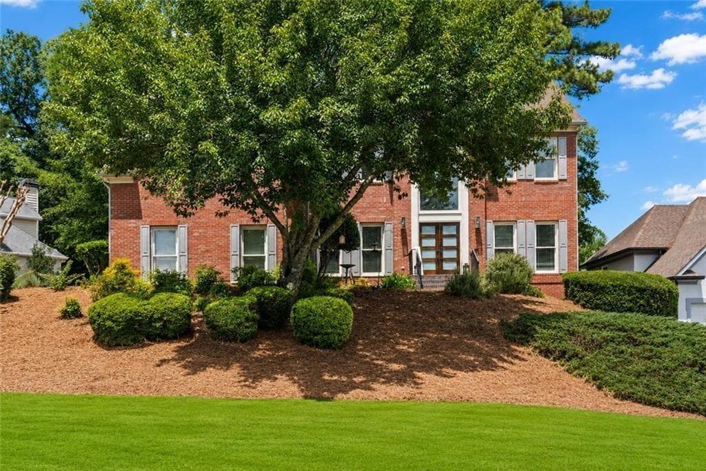 5 bedroom, 6 bathroom, 4,631 sq ft single family residence for sale at 600 Sweet Stream Trace, Johns Creek, GA 30097 — photo 4