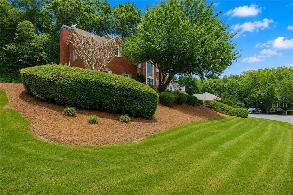 5 bedroom, 6 bathroom, 4,631 sq ft single family residence for sale at 600 Sweet Stream Trace, Johns Creek, GA 30097 — photo 5