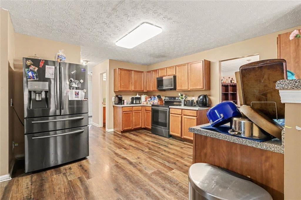 4 bedroom, 3 bathroom, 2,565 sq ft single family residence under contract at 5759 Shoals Place Trail, Atlanta, GA 30349 — photo 9