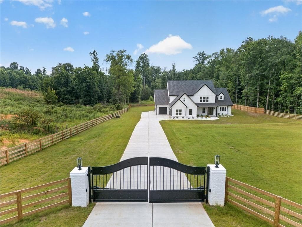 5 bedroom, 5 bathroom, 4,680 sq ft single family residence for sale at 127 Tanners Bridge Road, Bethlehem, GA 30620 — photo 4