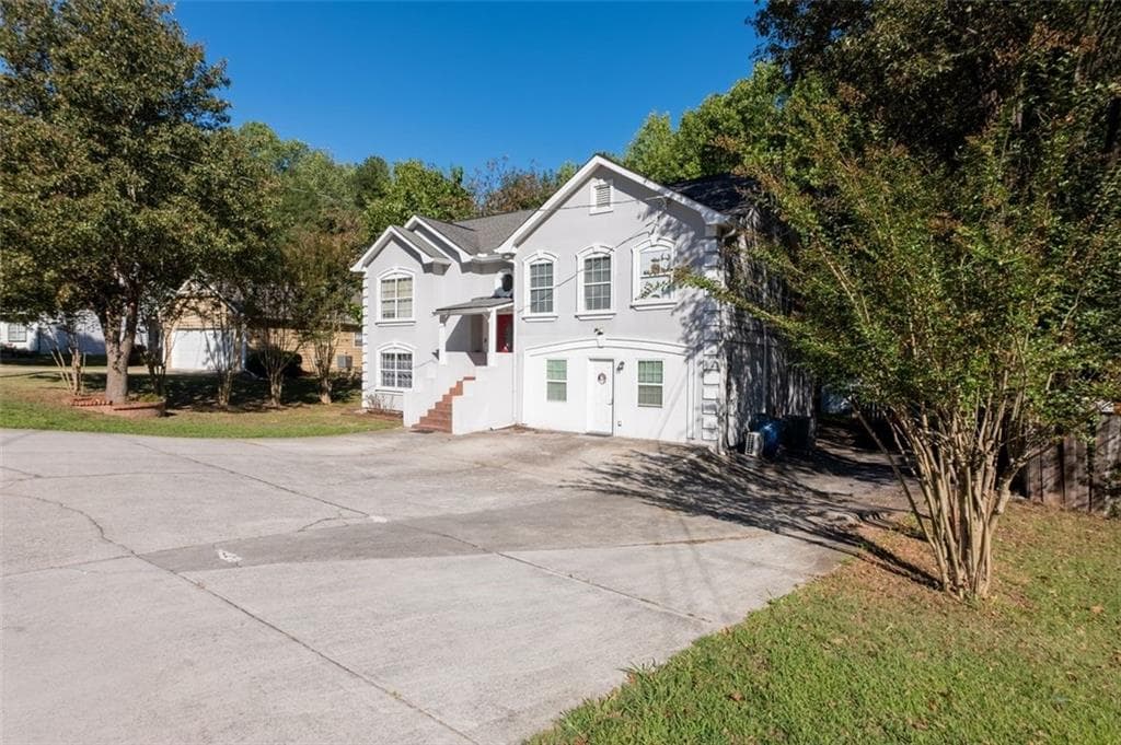 6 bedroom, 4 bathroom, 3,114 sq ft single family residence for sale at 61 Oxford Brook Way, Lawrenceville, GA 30046 — photo 3