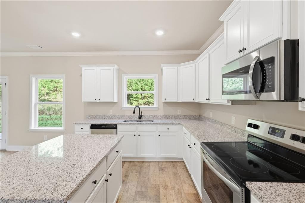4 bedroom, 3 bathroom, 2,166 sq ft single family residence for sale at 275 Huntington Manor Court, Cornelia, GA 30531 — photo 3