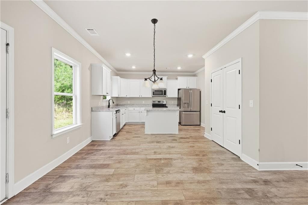 4 bedroom, 3 bathroom, 2,166 sq ft single family residence for sale at 275 Huntington Manor Court, Cornelia, GA 30531 — photo 7