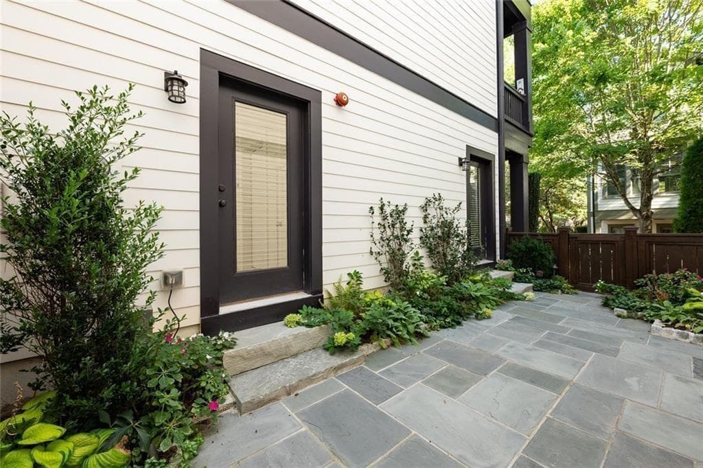 4 bedroom, 4 bathroom, 2,036 sq ft single family residence for sale at 1014 Braeburn Lane, Decatur, GA 30030 — photo 4