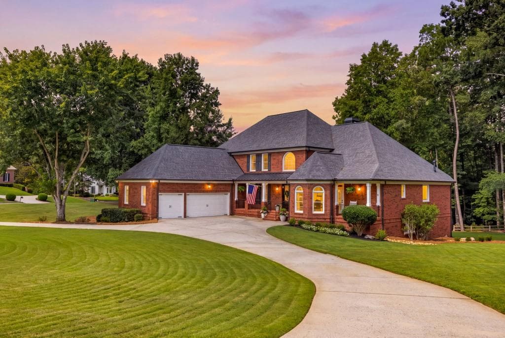 5 bedroom, 5 bathroom, 7,264 sq ft home for sale at 190 Oakhurst Leaf Drive, Milton, GA
