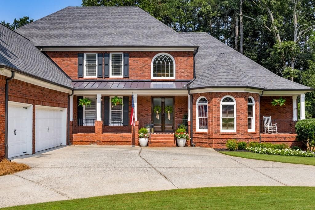 5 bedroom, 5 bathroom, 7,264 sq ft single family residence for sale at 190 Oakhurst Leaf Drive, Milton, GA 30004 — photo 3