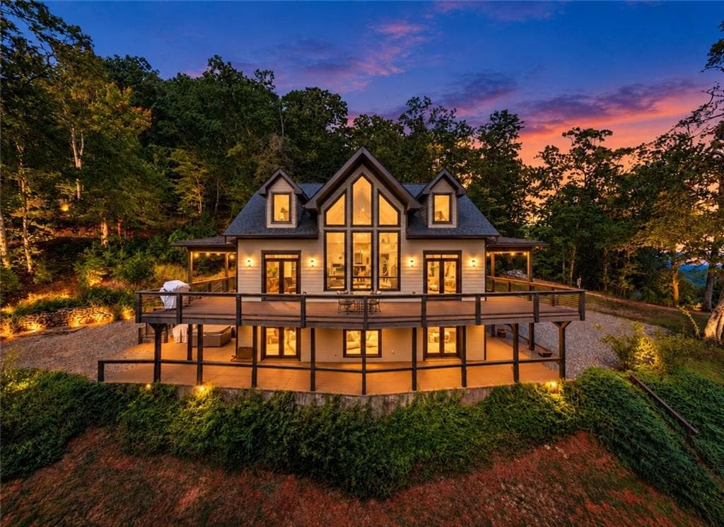 3 bedroom, 4 bathroom, 3,231 sq ft single family residence under contract at 105 Yonah View, Dahlonega, GA 30533