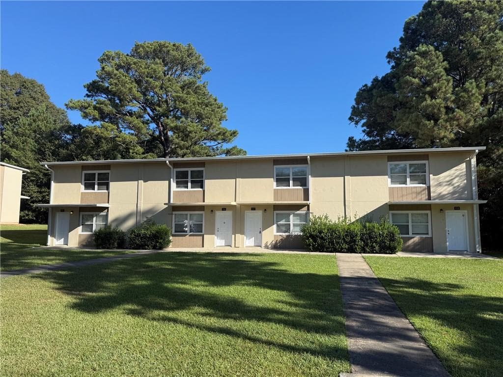 3 bedroom, 1 bathroom, 1,300 sq ft townhouse for rent at 105 George Street 108, Hampton, GA 30228 for $1,375 a month