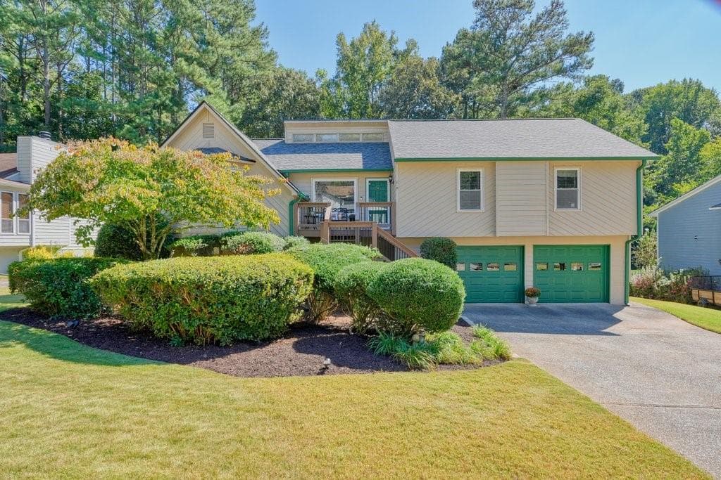 4 bedroom, 3 bathroom, 1,978 sq ft single family residence for sale at 1151 Norfolk Drive, Acworth, GA 30102 — photo 2