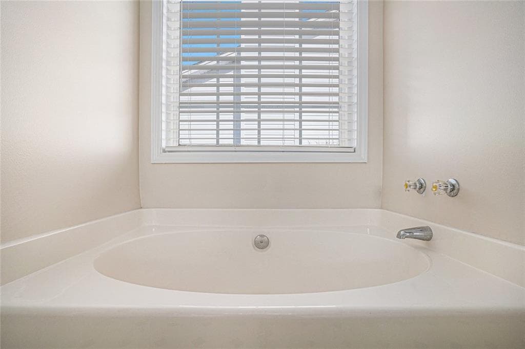 3 bedroom, 2 bathroom, 1,727 sq ft single family residence for rent at 2533 Morning Glory Place, Lawrenceville, GA 30044 for $2,350 a month — photo 9