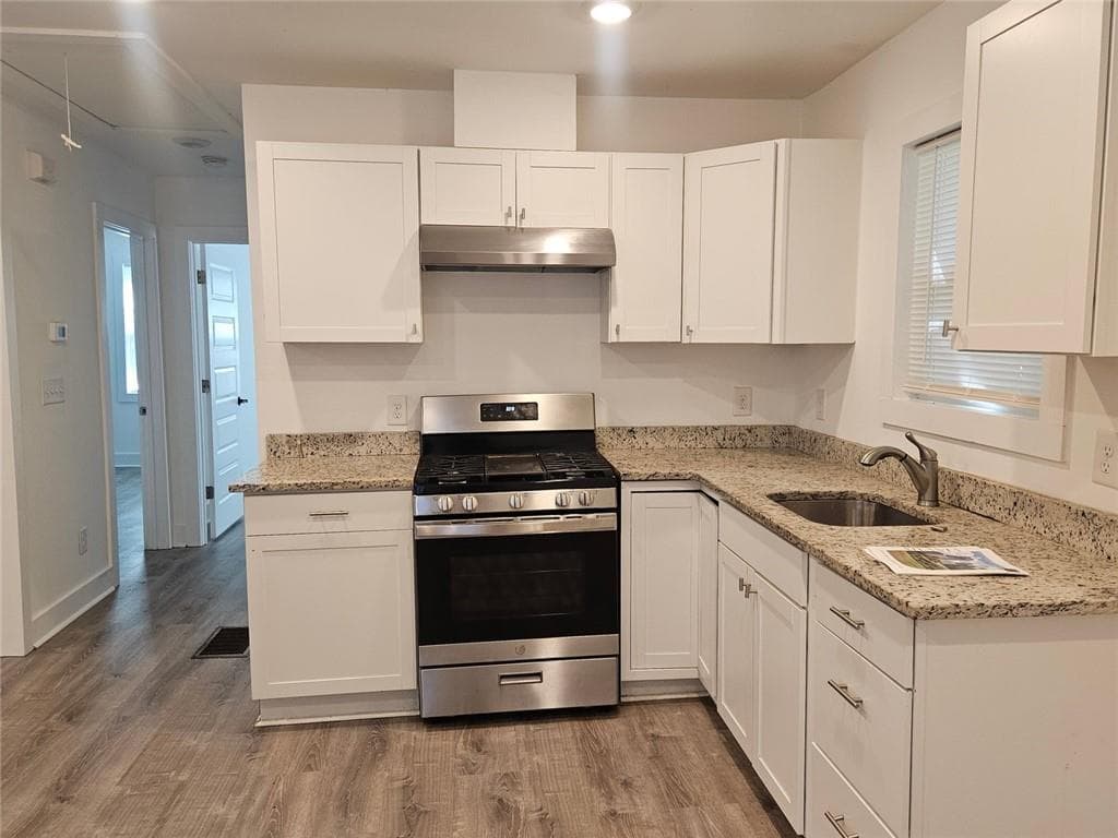 2 bedroom, 1 bathroom, 1,013 sq ft single family residence for rent at 1167 Mayland Circle, Atlanta, GA 30310 for $1,450 a month — photo 2