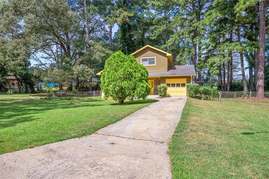 3 bedroom, 2 bathroom, 1,580 sq ft single family residence for sale at 399 Emmett Street, Riverdale, GA 30274 — photo 3