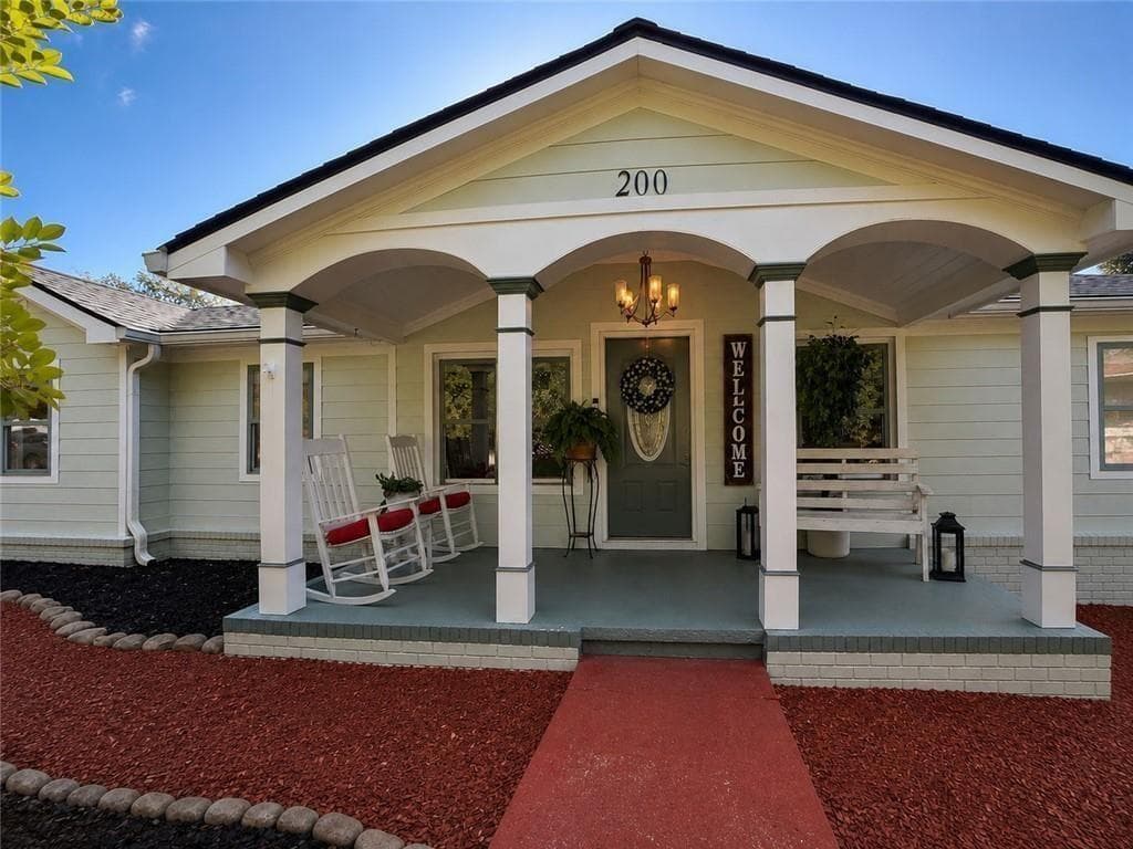3 bedroom, 2 bathroom, 3,375 sq ft single family residence for sale at 200 Church Street, Fayetteville, GA 30214 — photo 2