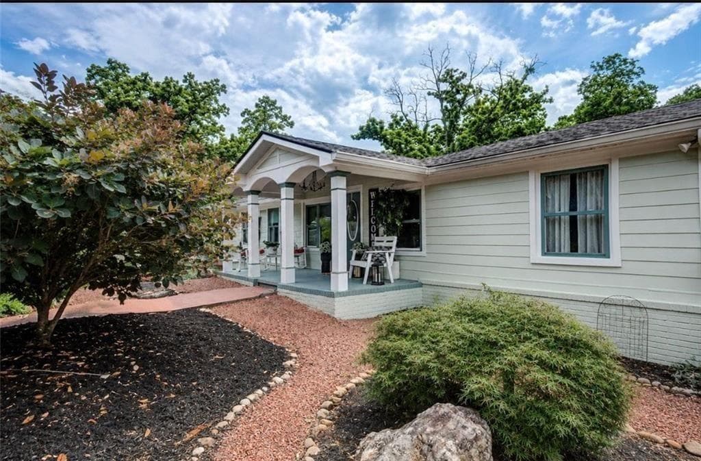 3 bedroom, 2 bathroom, 3,375 sq ft single family residence for sale at 200 Church Street, Fayetteville, GA 30214 — photo 4